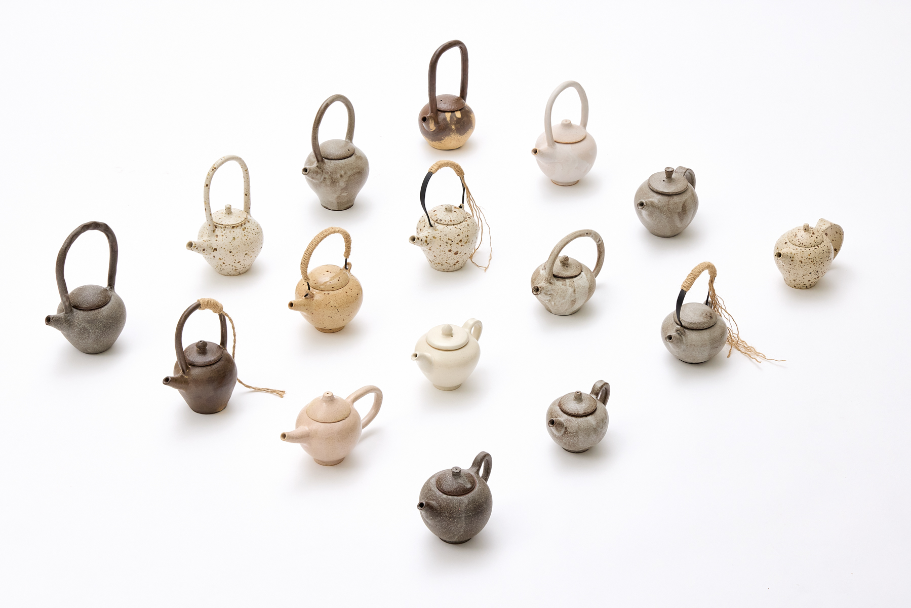 최미애_각자의 주전자(제41회 공예전공 졸업전시) 대표이미지